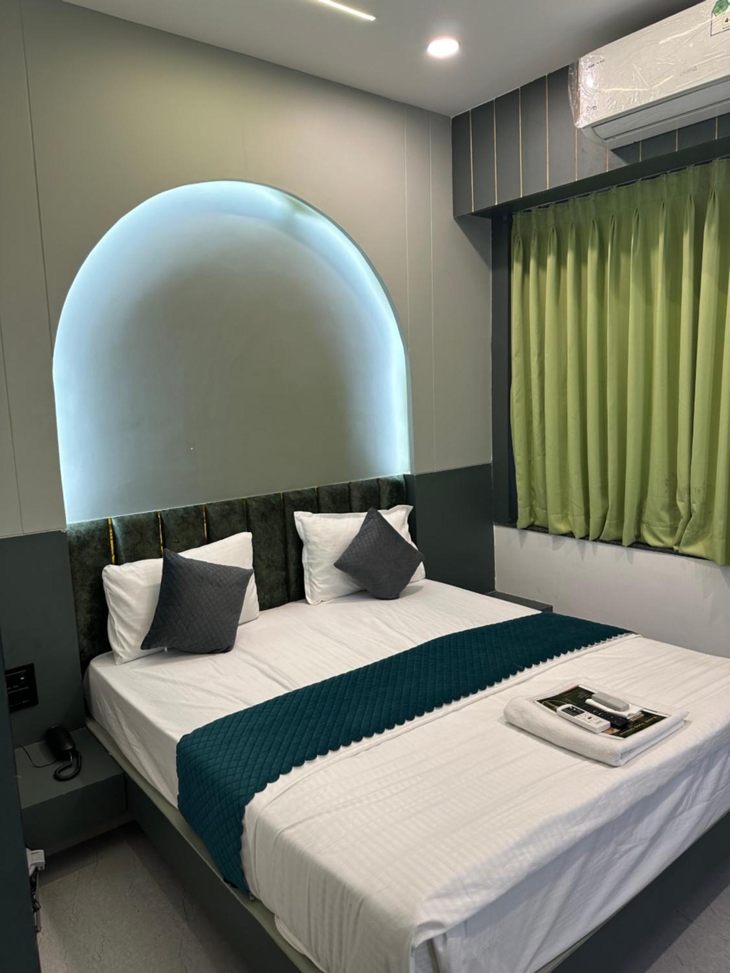 Hotel Victoria Prime Surat Ngoại thất bức ảnh