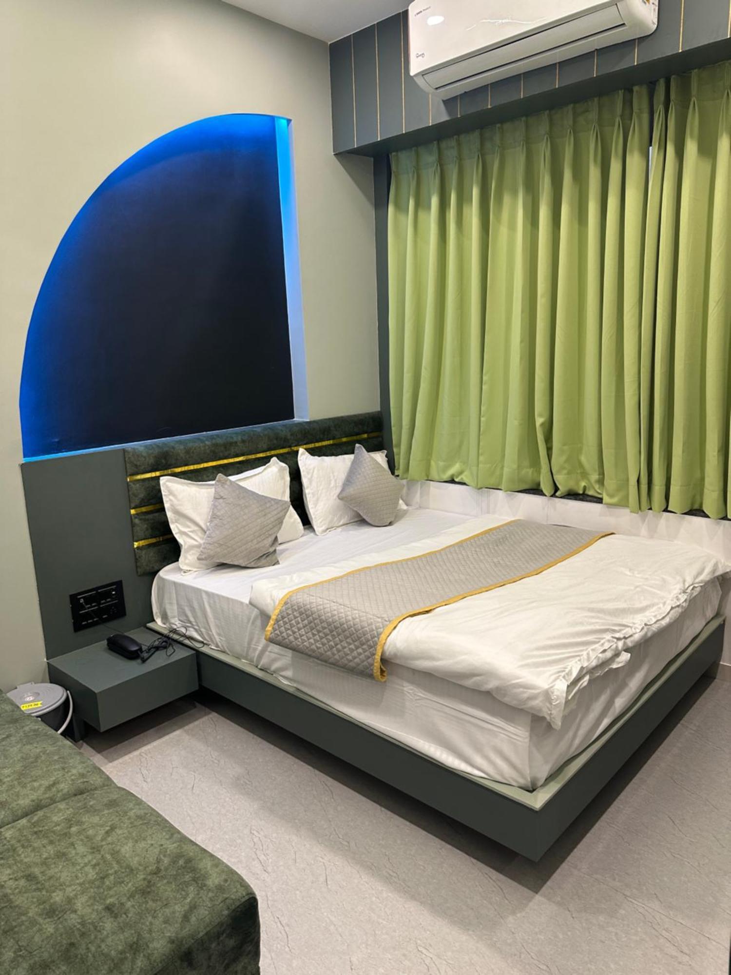 Hotel Victoria Prime Surat Ngoại thất bức ảnh