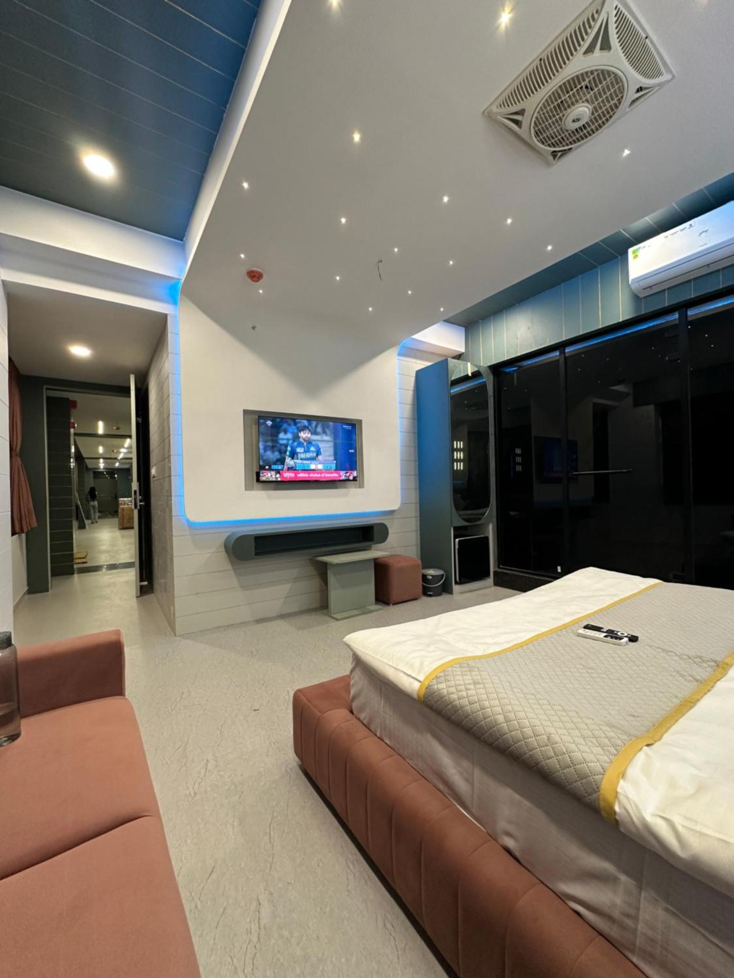 Hotel Victoria Prime Surat Ngoại thất bức ảnh