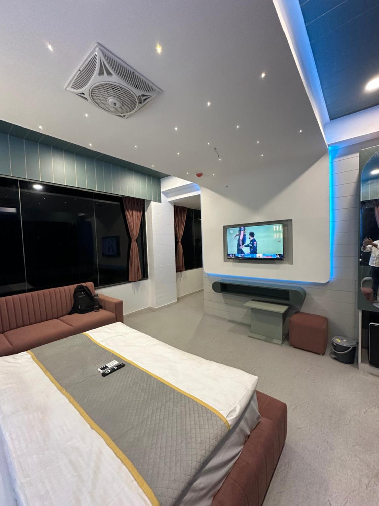 Hotel Victoria Prime Surat Ngoại thất bức ảnh