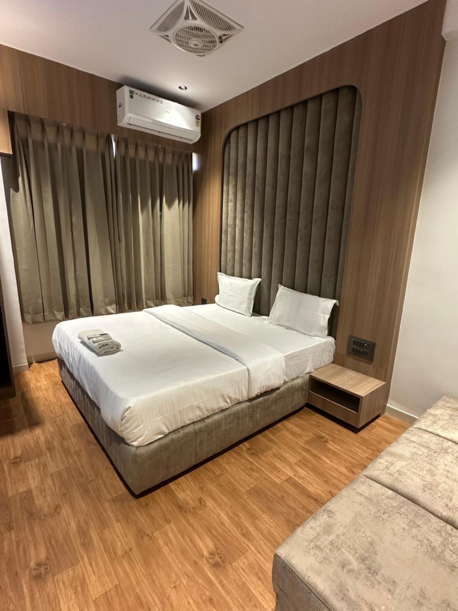Hotel Victoria Prime Surat Ngoại thất bức ảnh