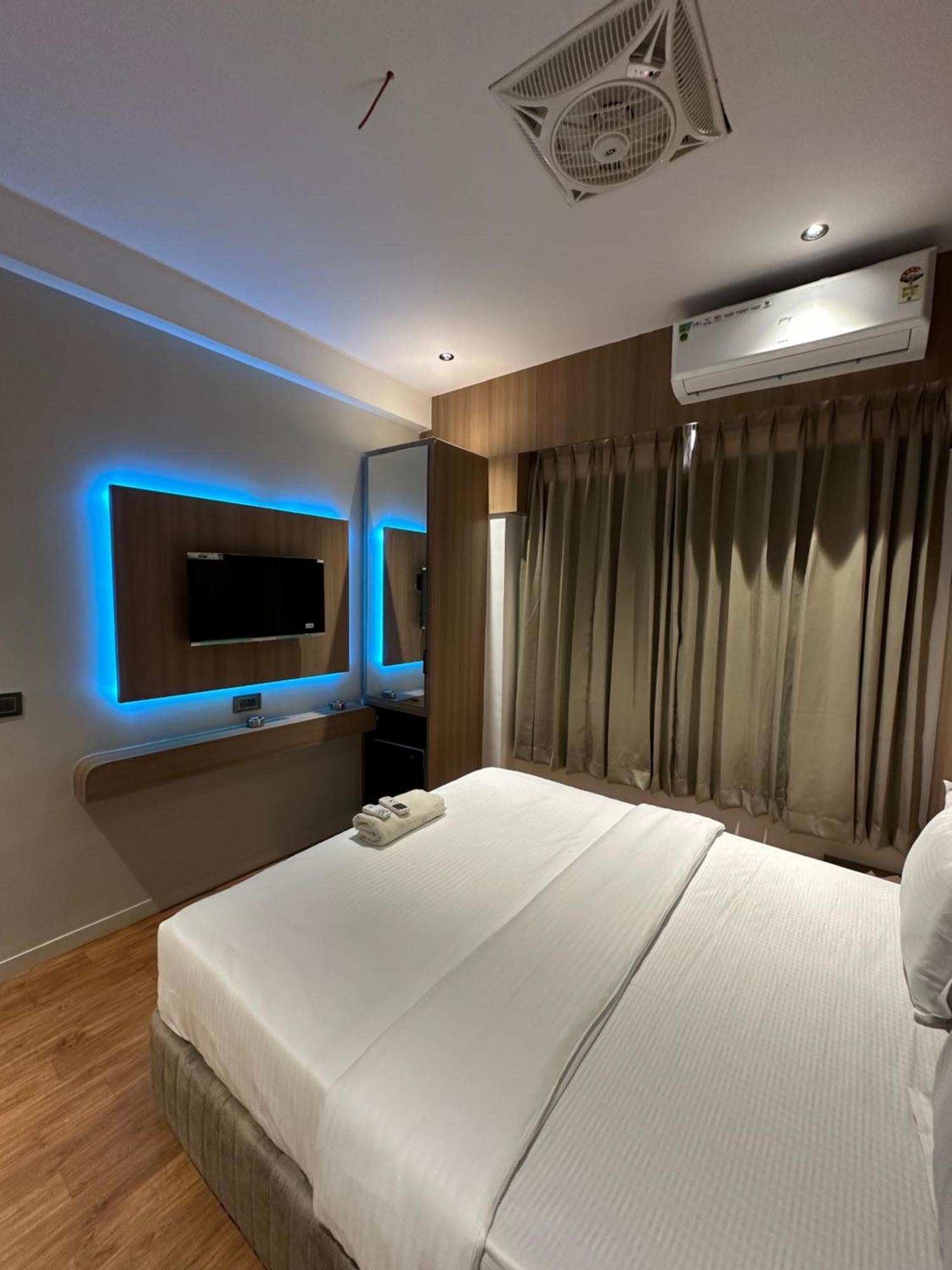 Hotel Victoria Prime Surat Ngoại thất bức ảnh