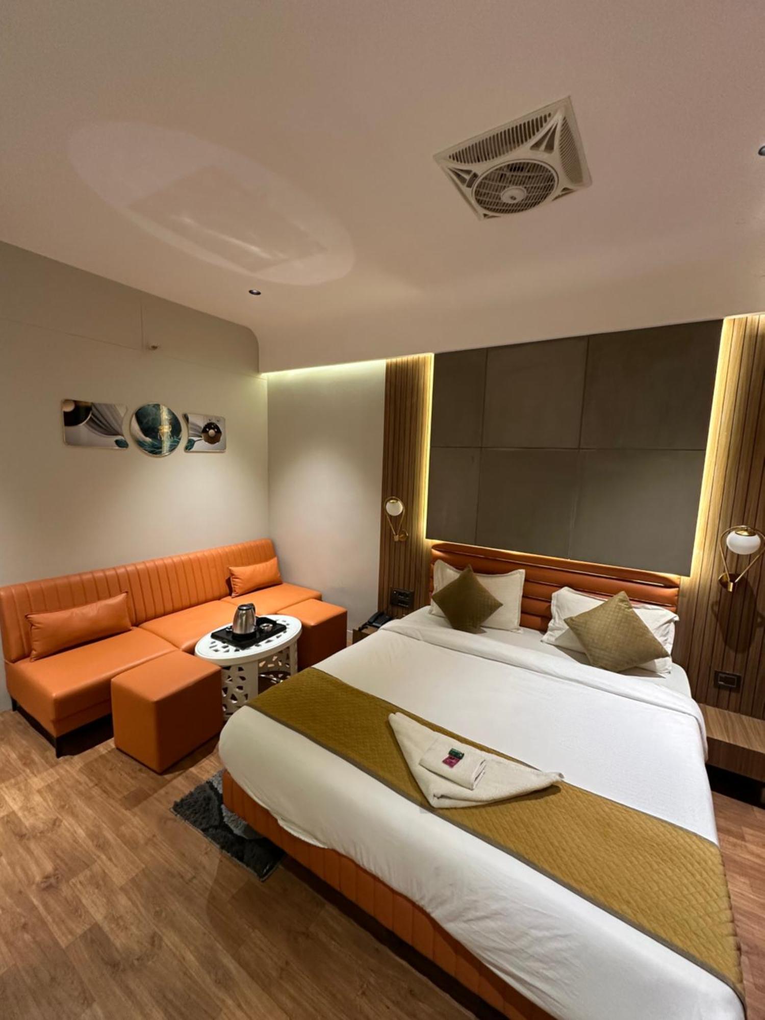 Hotel Victoria Prime Surat Ngoại thất bức ảnh