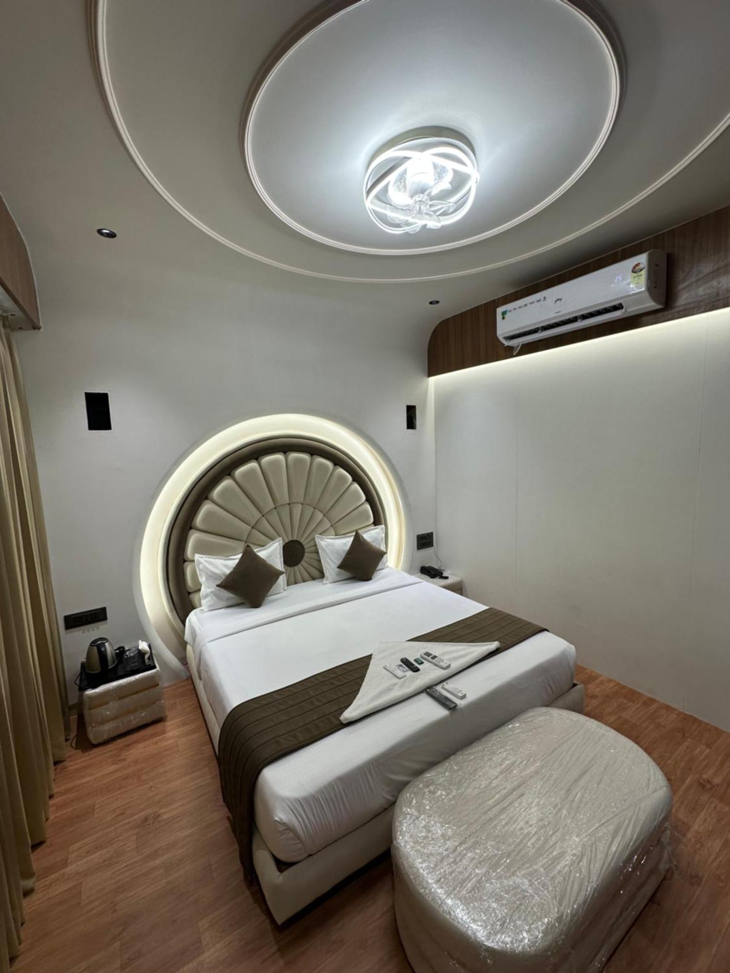 Hotel Victoria Prime Surat Ngoại thất bức ảnh